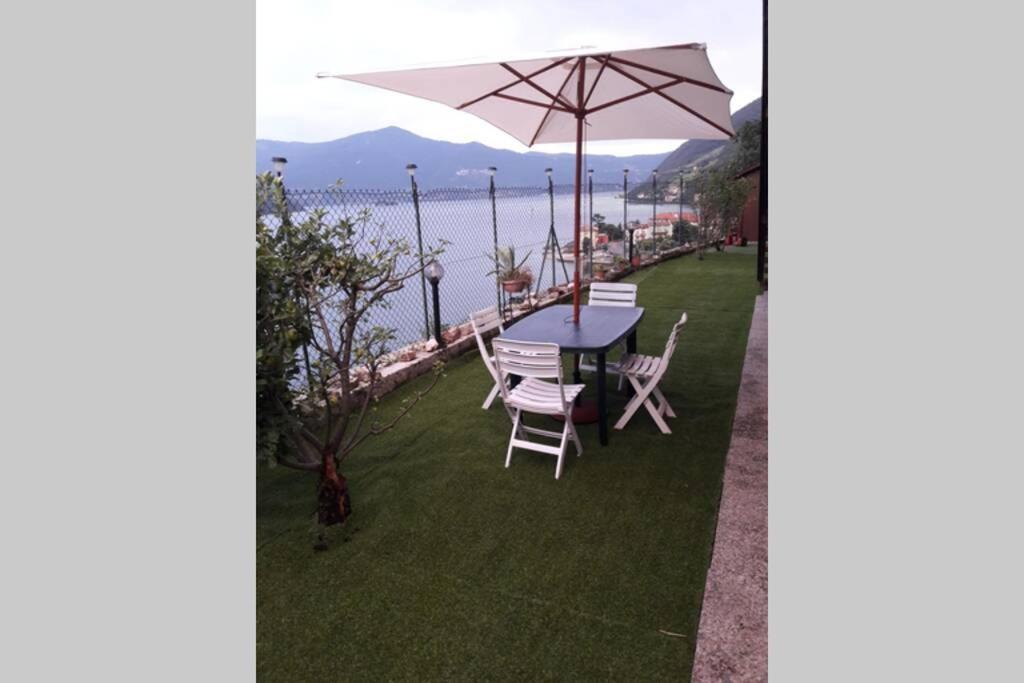 Appartamento sul lago d'Iseo Tavernola Bergamasca Exterior foto