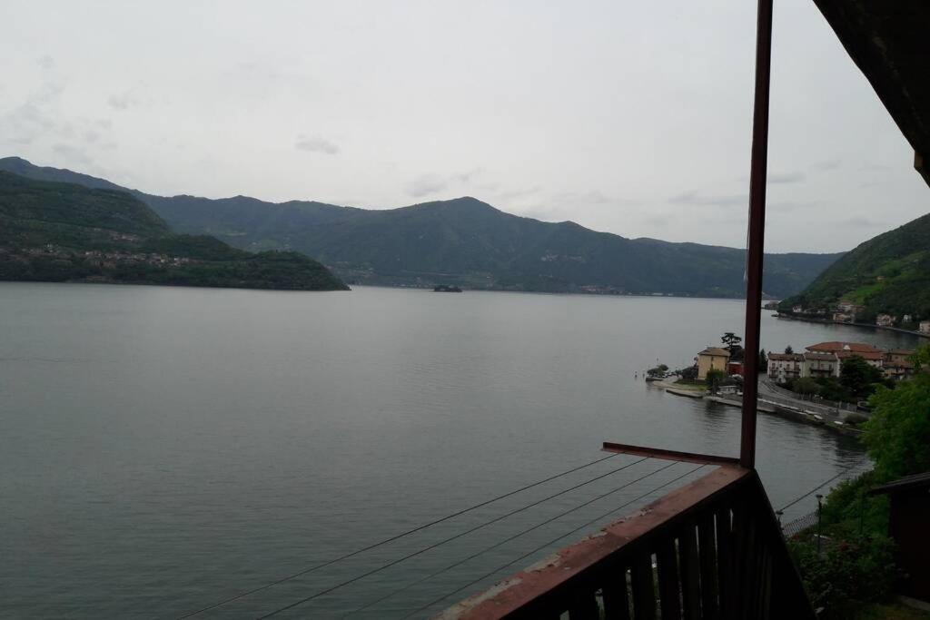 Appartamento sul lago d'Iseo Tavernola Bergamasca Exterior foto